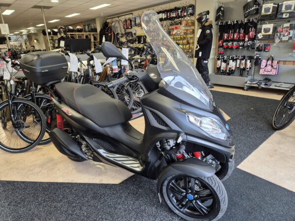 Piaggio MP3 300 Sport