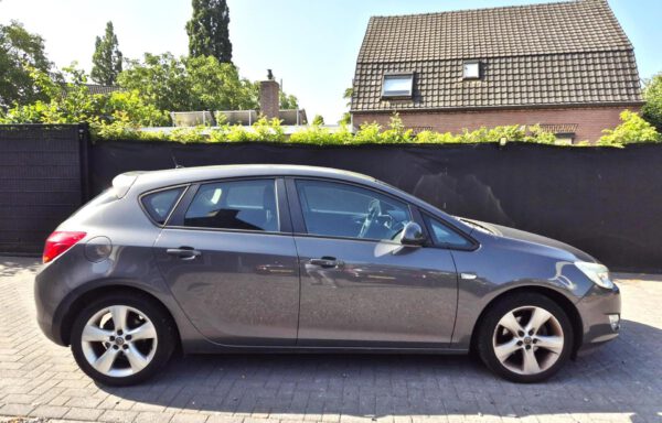 Opel Astra 1.6 120pk 2010